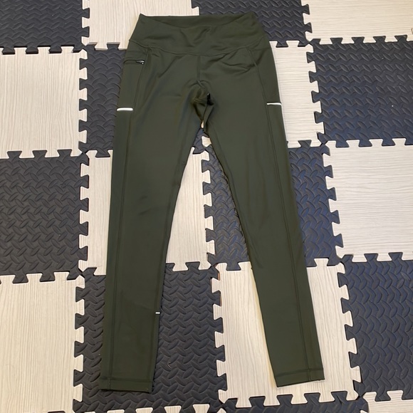 Z by Zella army green capri legging with zipper on right leg. Size Small. - Picture 2 of 8